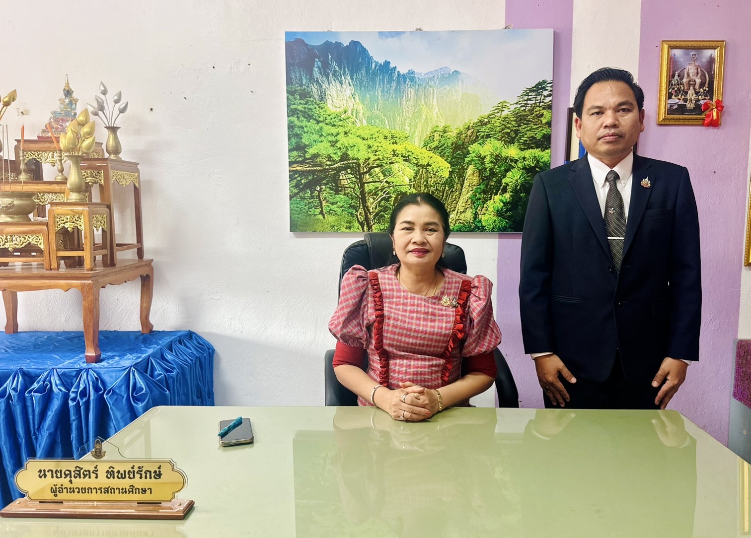 สพม.ชัยภูมิ ลงพื้นที่ตรวจราชการ ติดตาม นโยบาย "เรียนดี มีความสุข"ของ รมต.ศธ.โดยการนำนโยบายลงสู่การปฏิบัติ ณ สถานศึกษา ให้ผู้บริหารดี ครูดีนักเรียนดี "สามดี มีความสุข" ส่งผลให้นักเรียน เรียนดี มีความสุขได้