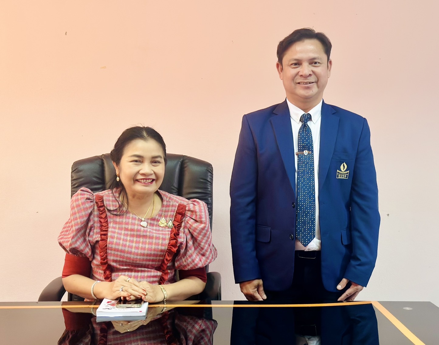 สพม.ชัยภูมิ ลงพื้นที่ตรวจราชการ ติดตาม นโยบาย "เรียนดี มีความสุข"ของ รมต.ศธ.โดยการนำนโยบายลงสู่การปฏิบัติ ณ สถานศึกษา ให้ผู้บริหารดี ครูดีนักเรียนดี "สามดี มีความสุข" ส่งผลให้นักเรียน เรียนดี มีความสุขได้