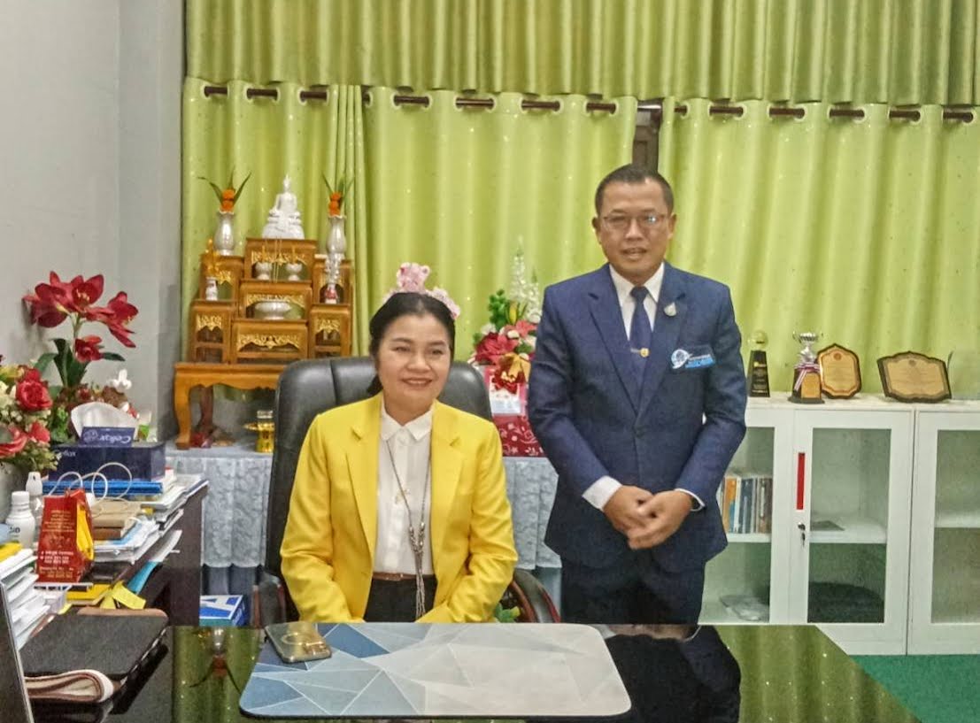 ผอ.สพม.ชัยภูมิ ลงพื้นที่ตรวจเยี่ยม ติดตาม นโยบาย เรียนดี มีความสุข ของ รมต.ศธ.โดยการนำนโยบาย ลงสู่การปฏิบัติ ณ สถานศึกษา ให้ผู้บริหารดี ครูดี นักเรียนดีสามดี มีความสุข ส่งผลให้นักเรียน เรียนดี มีความสุขได้
