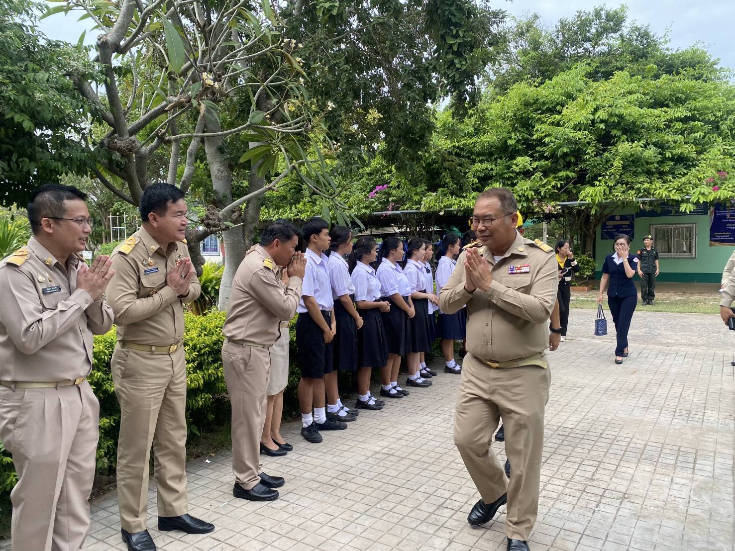 สพม.ชัยภูมิ ร่วมต้อนรับนายอนันต์ นาคนิยม ผู้ว่าราชการจังหวัดชัยภูมิ และคณะ ในการลงพื้นที่ตรวจเยี่ยม ติดตามดูแลนักเรียนทุนพระราชทาน ม.ท.ศ.รุ่นที่ 14-16 ปีการศึกษา 2567 ของจังหวัดชัยภูมิ