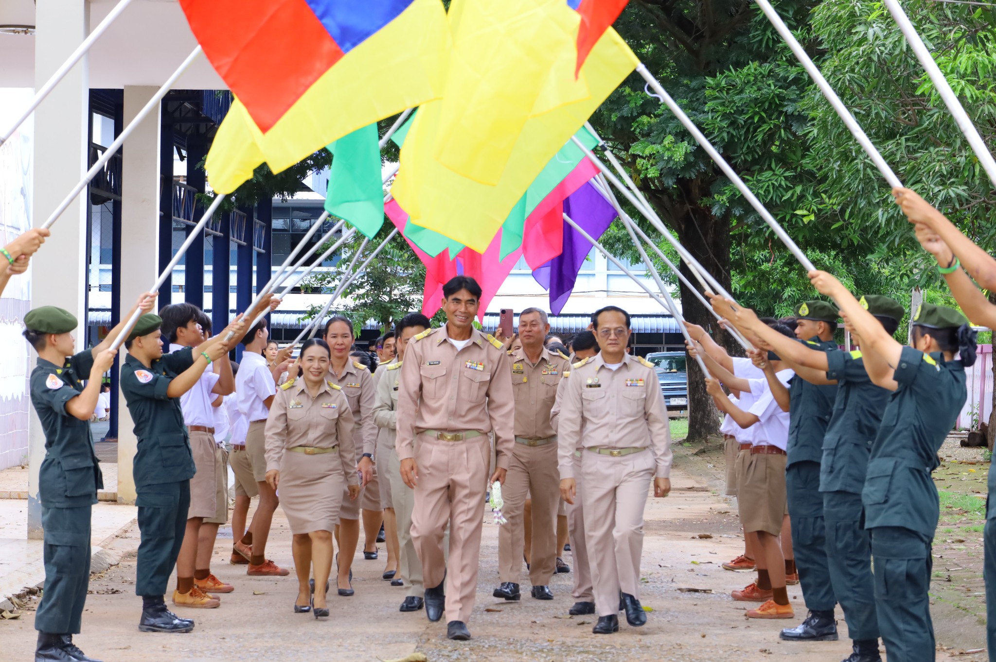 โรงเรียนเจียงทองพิทยาคม จัดกิจกรรมอำลานักเรียนและมุทิตาจิตผู้เกษียณอายุราชการ ประจำปี 2568 คุณครูวันนัด โพธิ์กะต้น ตำแหน่ง วิทยฐานะ ครูชำนาญการพิเศษ