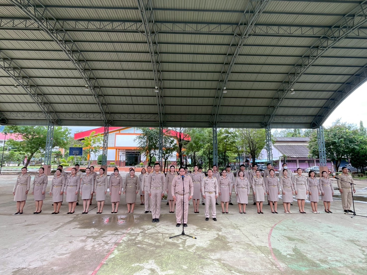 โรงเรียนภักดีชุมพลวิทยา จัดพิธีเคารพธงชาติไทยและร้องเพลงชาติ เนื่องในวัน พระราชทานธงชาติไทย ๒๘ กันยายน  ประจำปี ๒๕๖๘