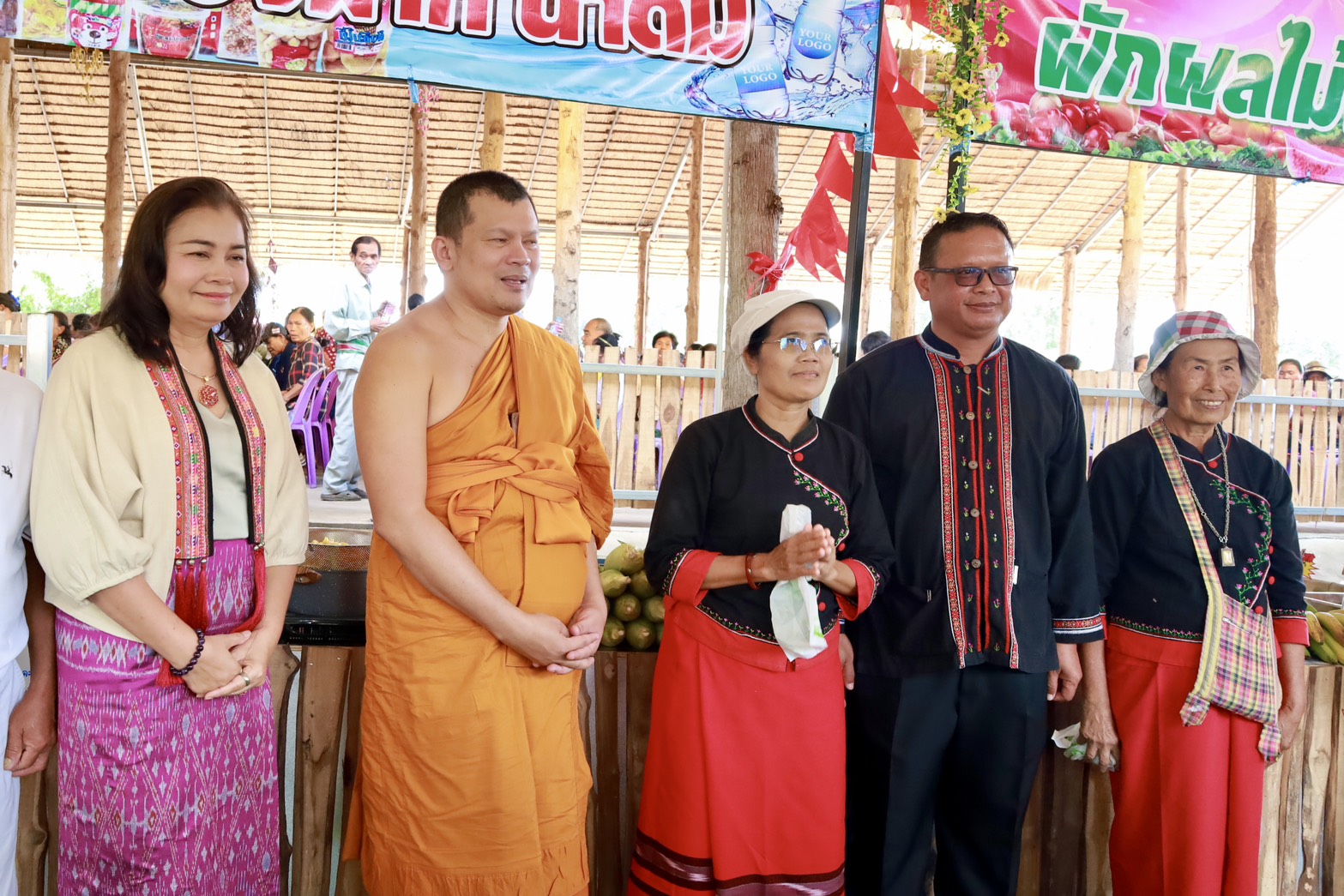 สพม.ชัยภูมิ ร่วมพิธียกช่อฟ้าวิหาร 3 หลัง และเปิดตลาดชุมชน “โคก หนอง นา”