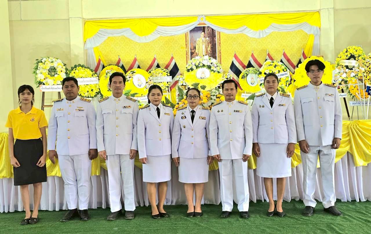 โรงเรียนภักดีชุมพลวิทยา เข้าร่วมพิธีวางพวงมาลา เนื่องในวันนวมินทรมหาราช ณ ที่ว่าการอำเภอภักดีชุมพล จ.ชัยภูมิ