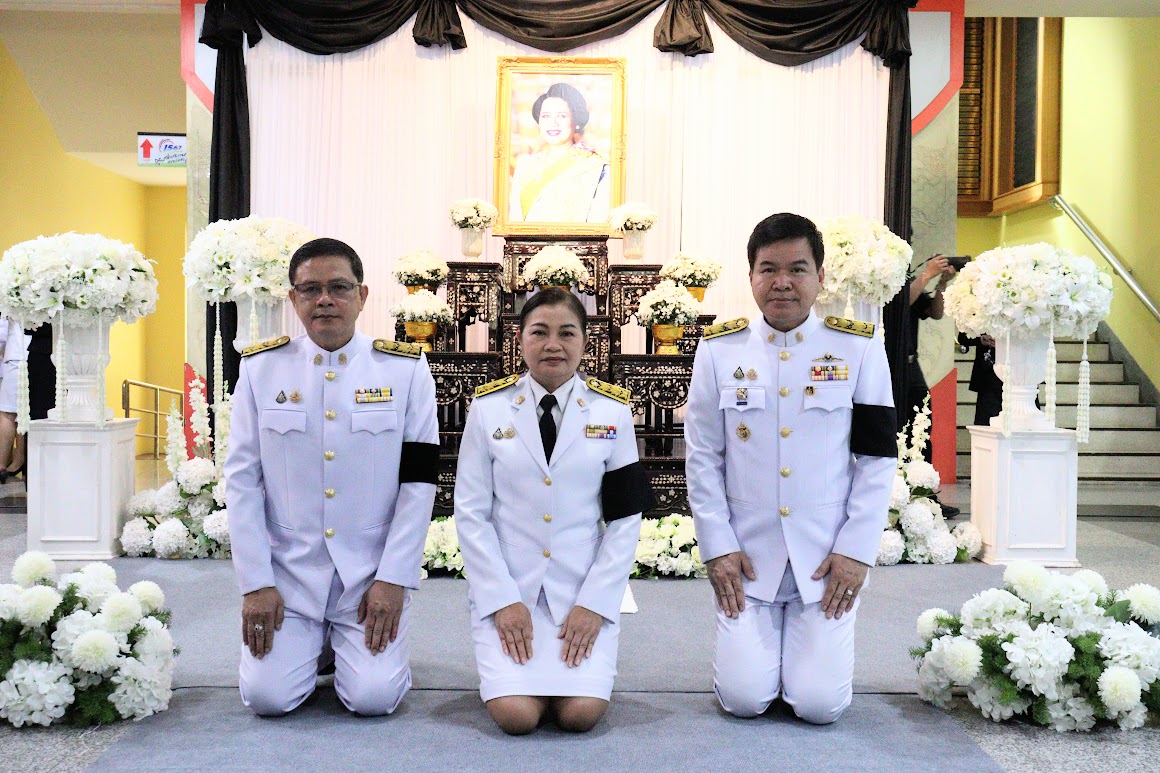 สพม.ชัยภูมิ ร่วมพิธีลงนามถวายความอาลัยแด่ สมเด็จพระนางเจ้าสิริกิติ์ พระบรมราชินีนาถพระบรมราชชนนีพันปีหลวง