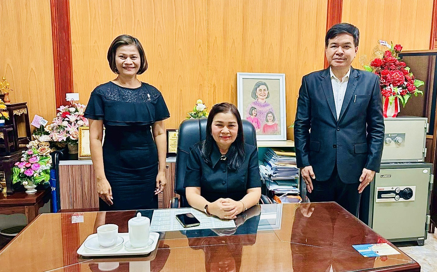 สพม.ชัยภูมิ ลงพื้นที่ตรวจเยี่ยม และให้ขวัญกำลังใจ ผู้บริหาร คณะครู และบุคลากรทางการศึกษา เนื่องจาก โรงเรียนปู่ด้วงศึกษาลัย อำเภอคอนสวรรค์ จังหวัดชัยภูมิ ได้รับผลกระทบจากสถานณ์การไฟป่า